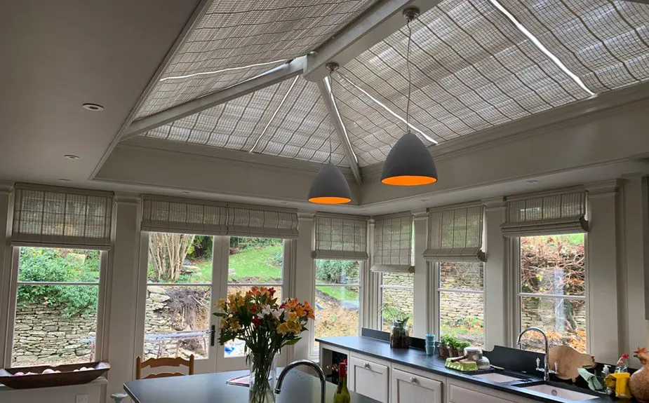 Pinoleum Roof and Side Blinds